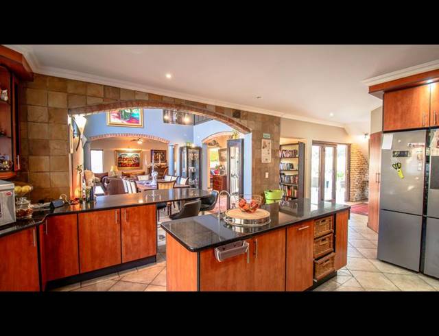 5 BEDROOM HOUSE FOR SALE IN MIDSTREAM ESTATE